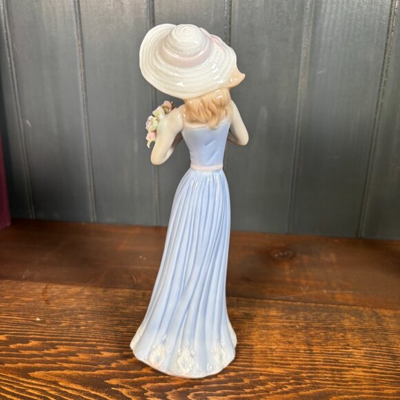 House of Lloyd Gathering Flowers Porcelain Figurine - Picture 6 of 13